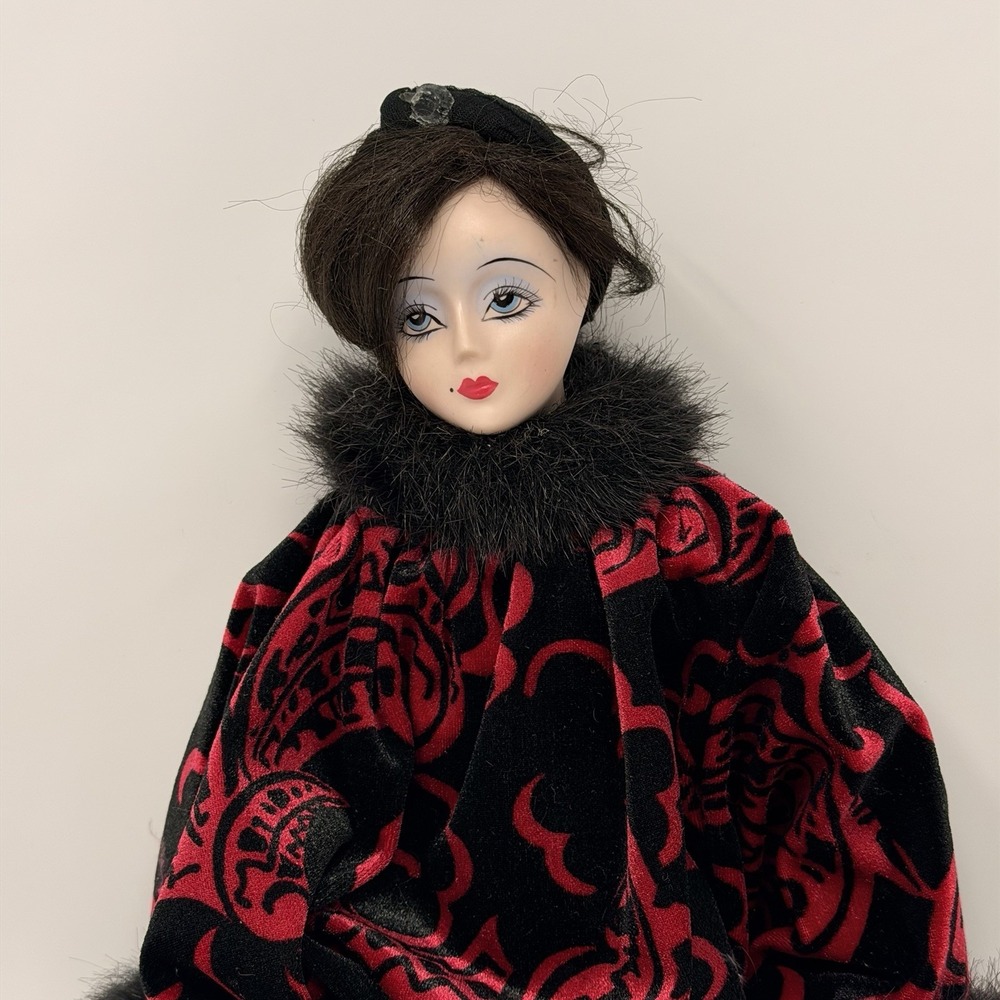 Vintage Style Porcelain Boudoir Lady Doll Red Black Fur Trim Damask Robe 19" - Picture 4 of 15